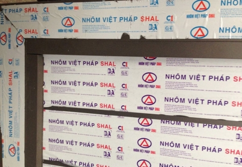 Cửa nhôm kính Việt Pháp: Báo giá, so sánh với cửa nhôm Xingfa